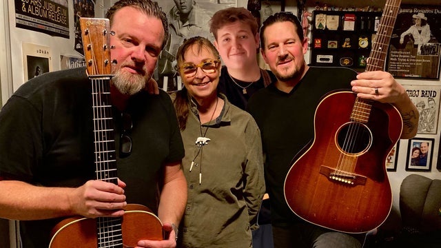 Helle Lynge, Mads Toghøj, Søren Bøje og Travis Toghøj