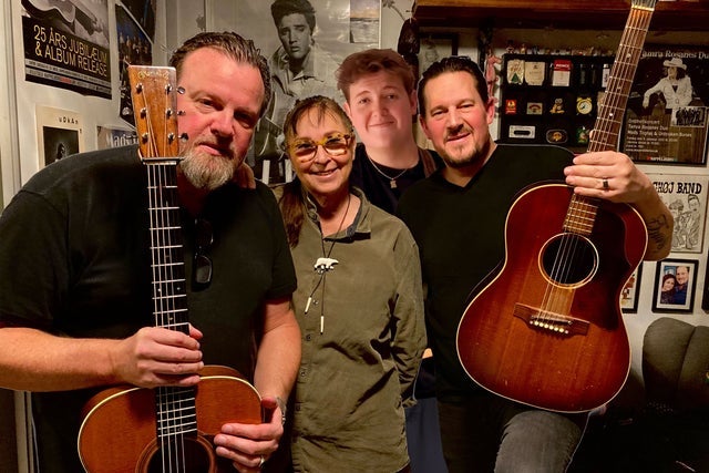Helle Lynge, Mads Toghøj, Søren Bøje og Travis Toghøj