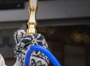 Bilde for arrangement OSVENSK? - Fika, falafel och falukorv av Mårten Andersson