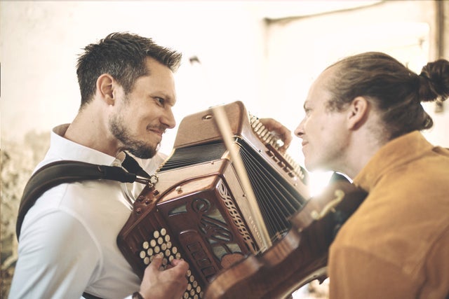 LIV I FORSAMLINGSHUSENE - Keltisk & Nordisk folkemusikaften
