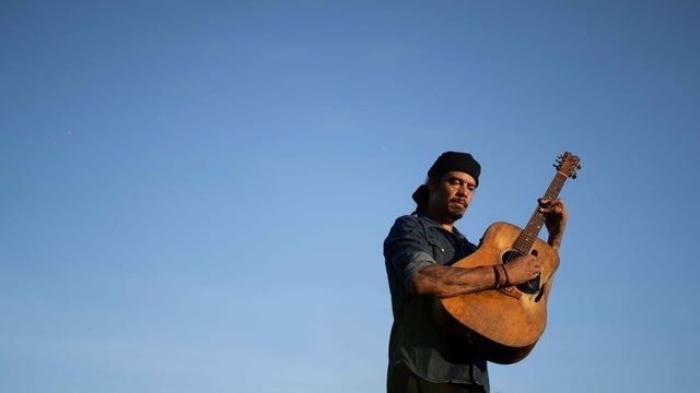 Michael Franti Trio - Heartstrings & Dynamite