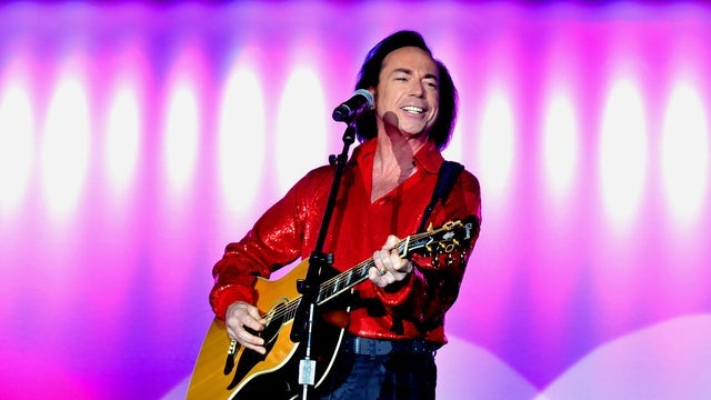 Nearly Neil & the Solitary Band - Tribute to Neil Diamond