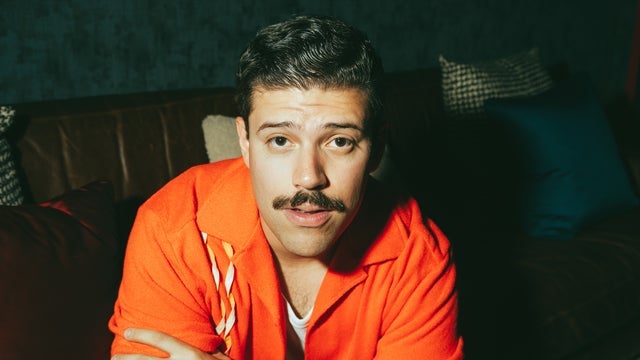 Angelo Colina (En Español)