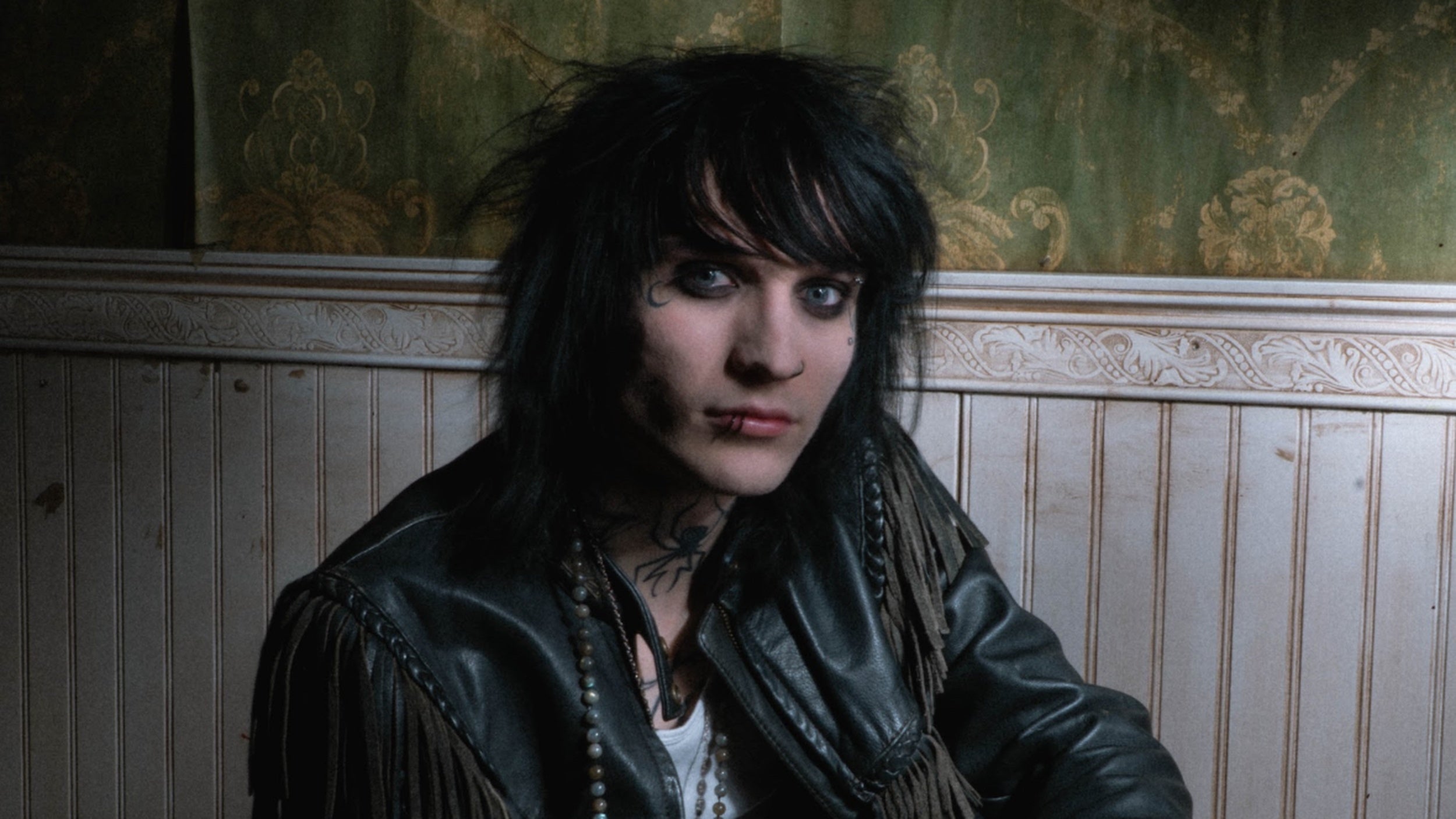 Johnnie Guilbert - Violent Dream Tour