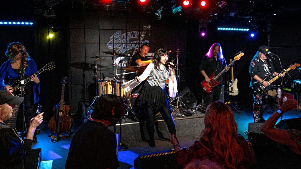 Photo of Barracuda - Heart Tribute